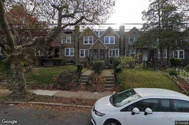 Photo - 1638 E Washington Ln House