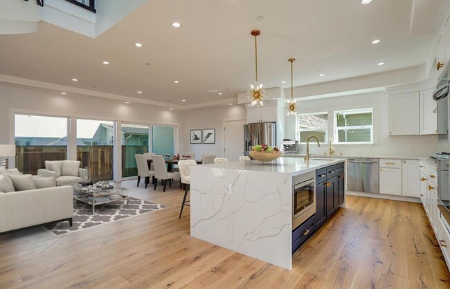 Photo - 37000 Poplar St