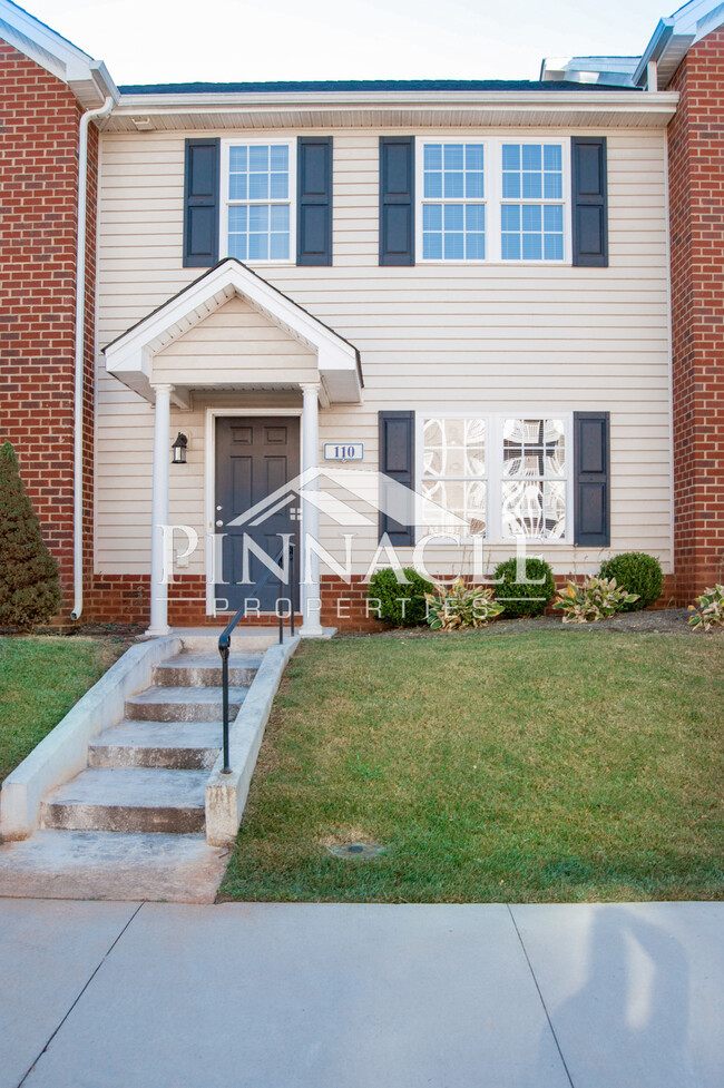 Photo - 110 Colonnade St Townhome