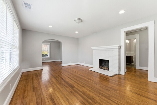 Photo - 202 Warren St SE