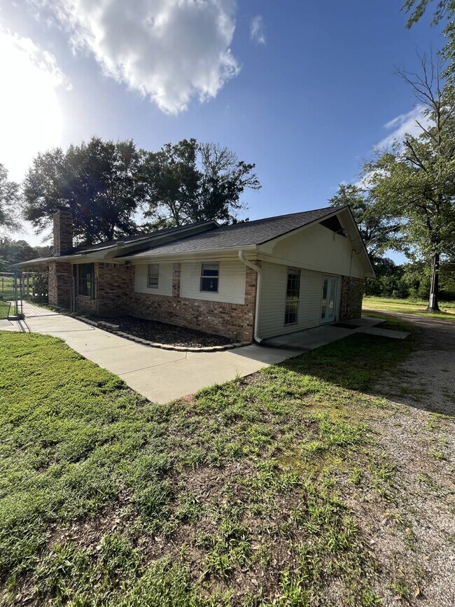 Photo - 331 Carr Rd
