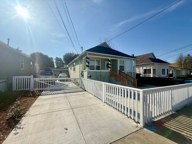 Photo - N Claremont Unidad ADU (upstairs)