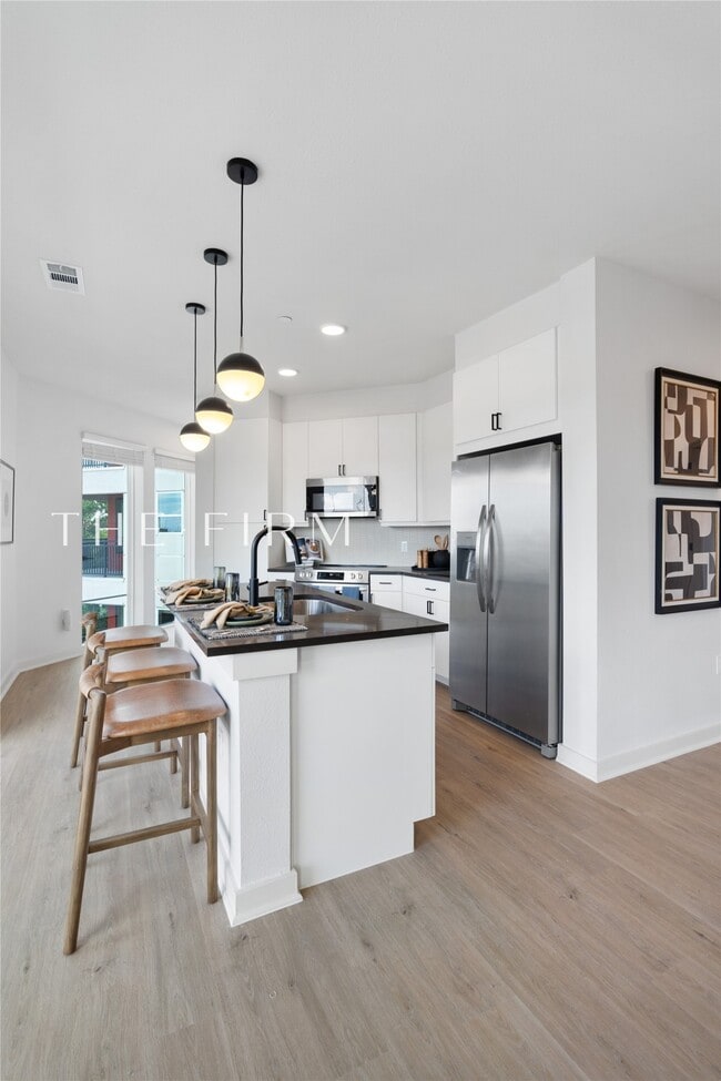 Photo - 3001 W 11th St Unidad 537