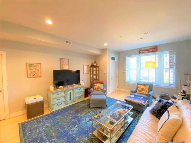 Photo - Spacious 2 BR/2 BA Apartment in Columbia H...