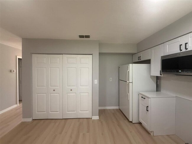 Photo - 3664 Meriden Ave