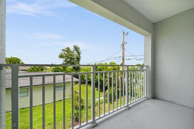 Building Photo - 721 SW 30th Terrace Unit 3 Rental