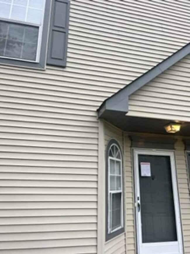 Building Photo - 2 Br 2 Bath