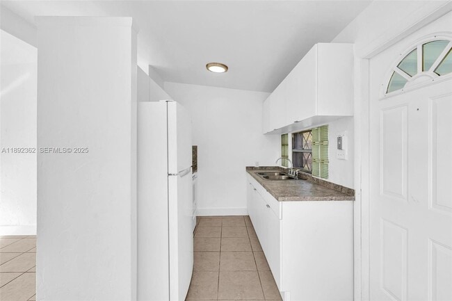 Photo - 137 NW 29th Ave