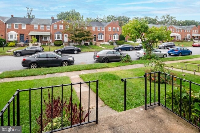 Photo - 1621 Thetford Rd