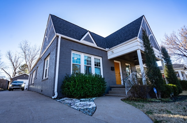 Building Photo - 2208 E 13th St