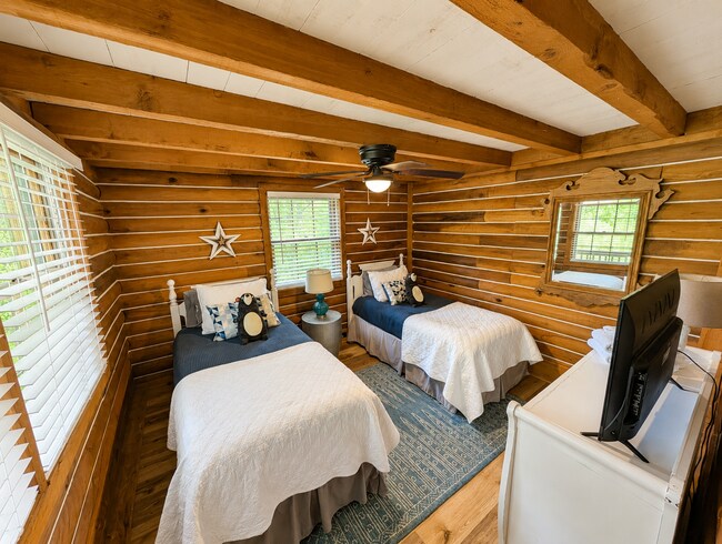 Photo - Black Mountain Cabin!