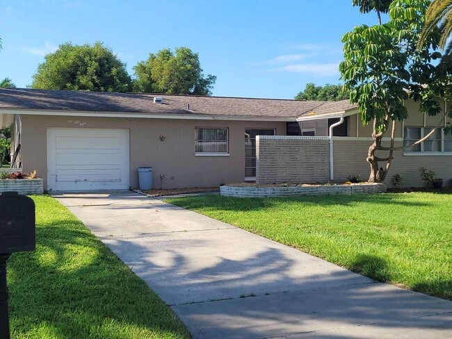 Building Photo - Direct Gulf Access Home For Rent!!   Fresh...