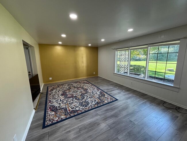 Photo - 20245 Independence Dr