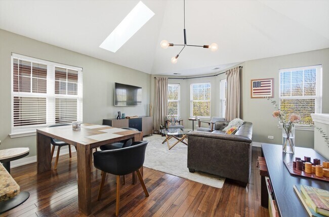 Photo - 639 W Elm St Unit c