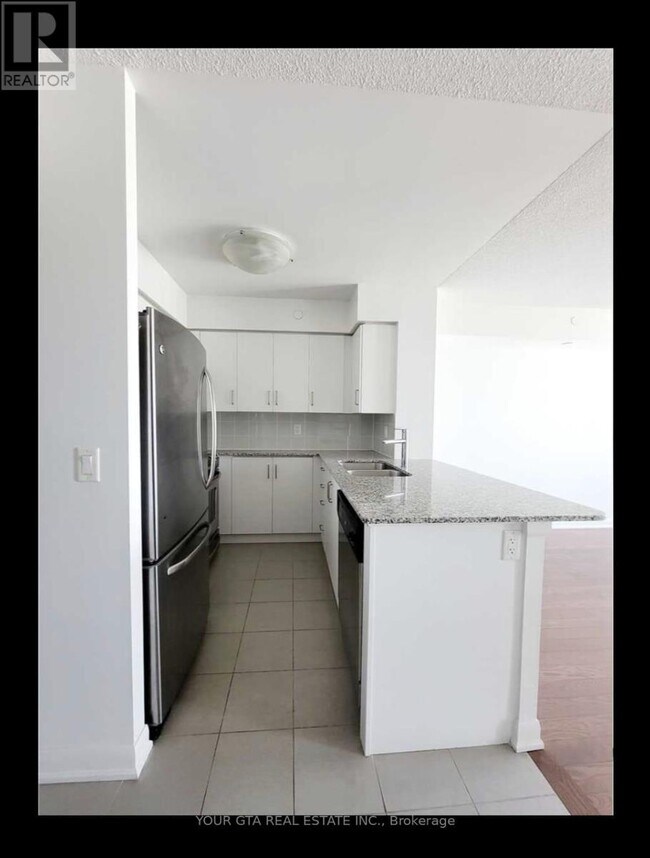Photo - 205 Sherway Gardens Rd Unité 1703