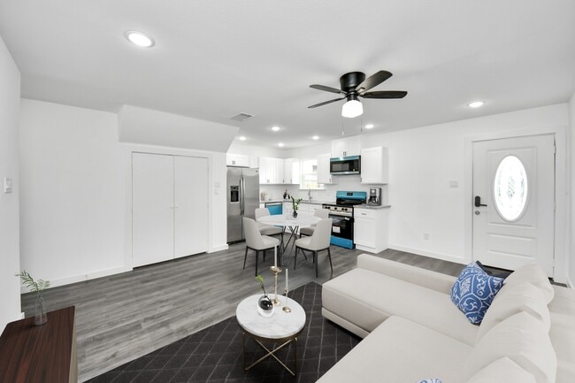 Photo - 2310 Wavell St