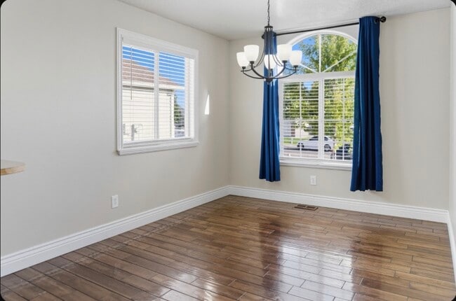 Photo - 909-1520 1520 N Cir