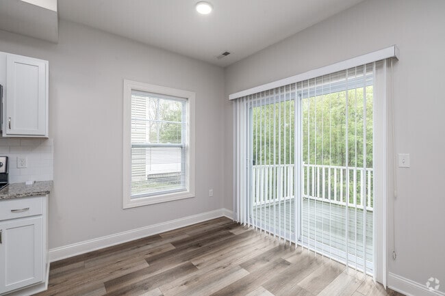 Rome 2BR, 1.5BA - 1,030SF - Dining Room
