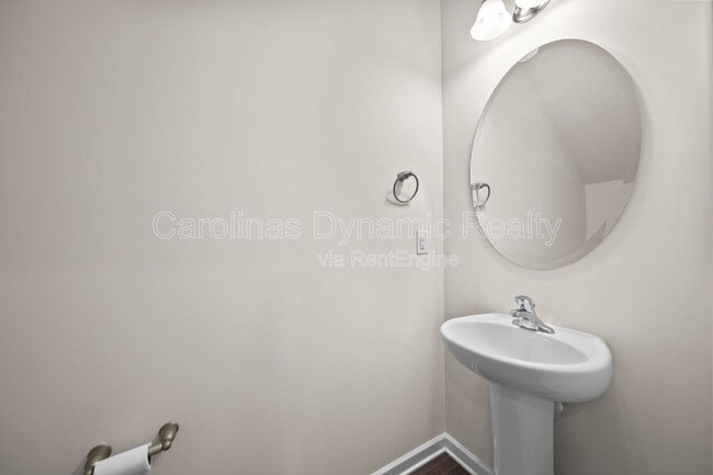 Photo - 711 Lackey St