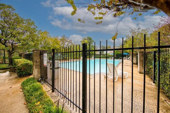 Photo - 10047 Westpark Dr Unidad 19