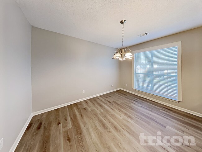 Photo - 947 Chase Trail