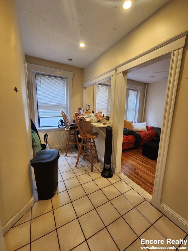 Photo - 245 Kelton St