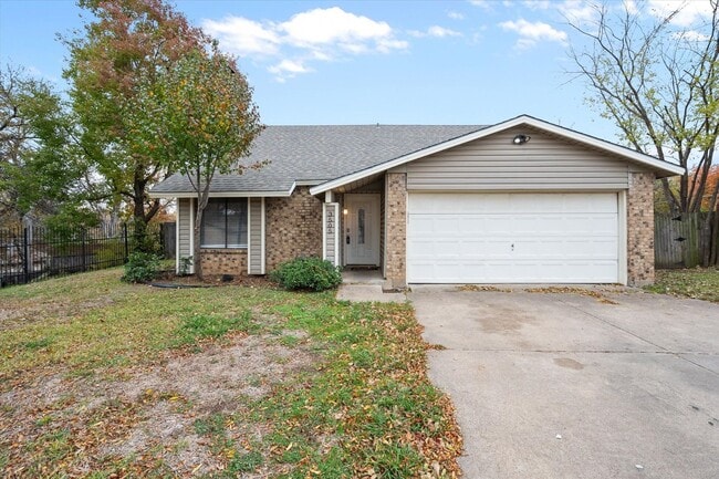 Building Photo - Lake Arlington area 4 bedroom with large yard
