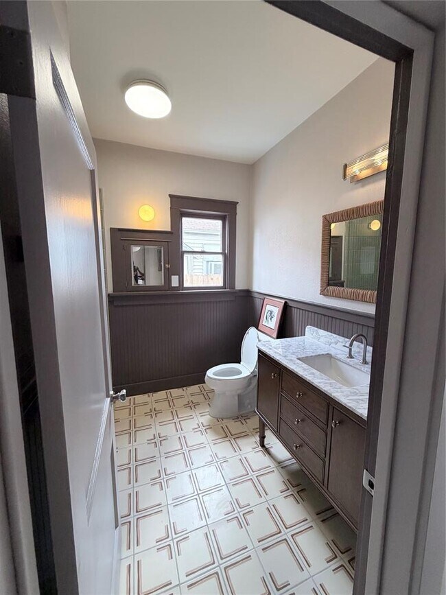 Photo - 1914 W Magnolia Ave