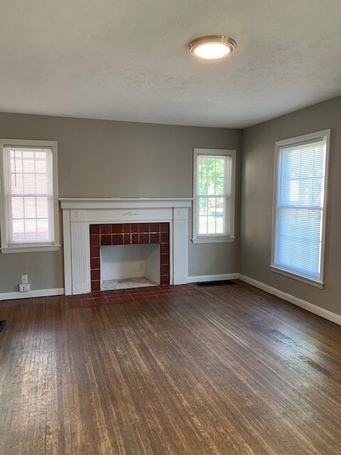 Photo - 827 W 44th St