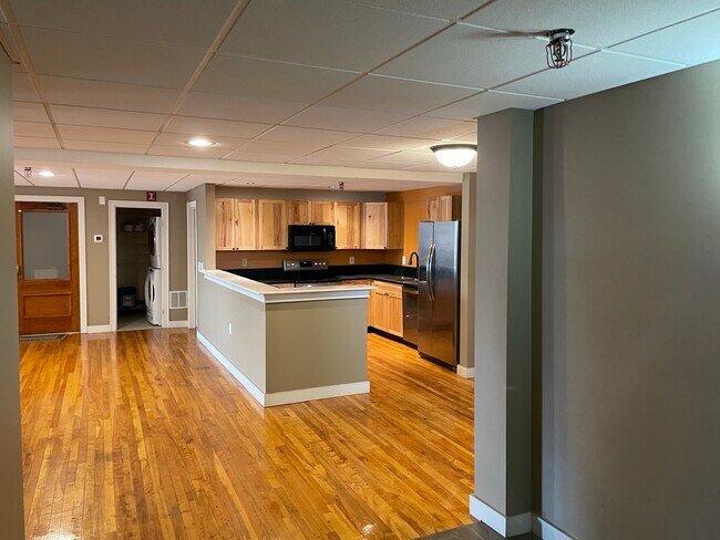 Entrance - Franklin Block Plaza