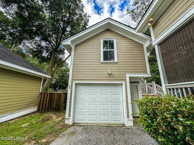 Building Photo - 6 Carolina Village Cir