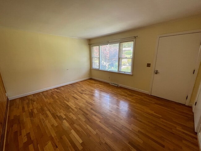 Photo - 51 Lyons Dr NW