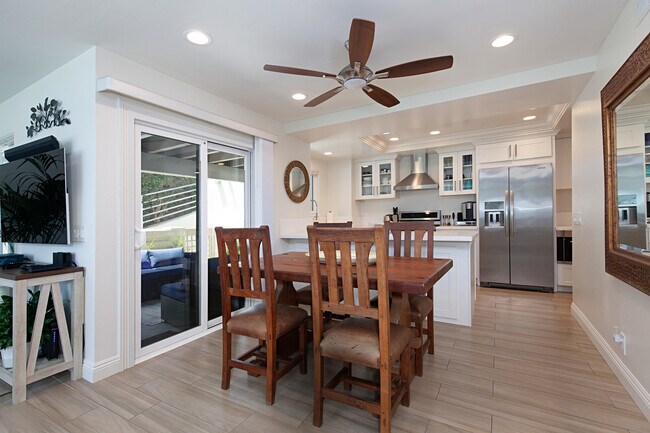 Photo - 544 Via De La Valle Unidad B