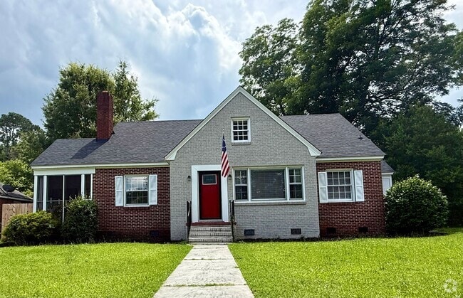 Building Photo - Small town living at its best! Rental