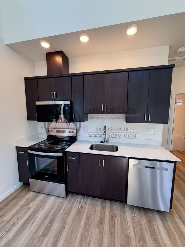 Photo - 2512 Gilbert St S