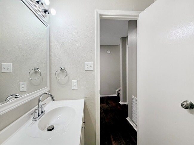 Photo - 3230 Sycamore Springs Dr