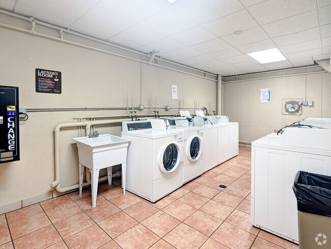 Building Photo - 1043 S York Rd Unit 503 Rental