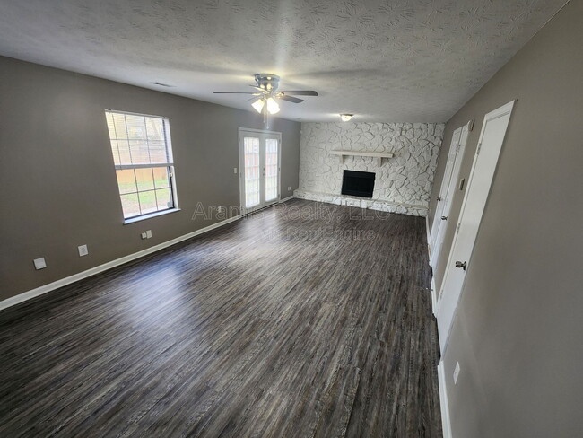 Photo - 2990 Carriage Trail