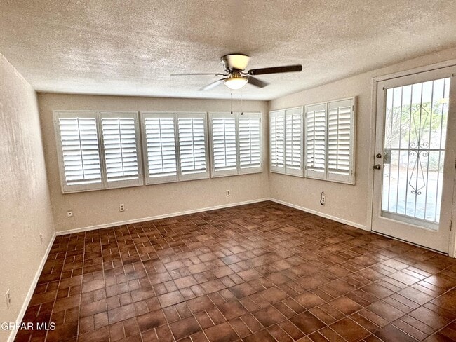 Photo - 10101 Renfrew Dr