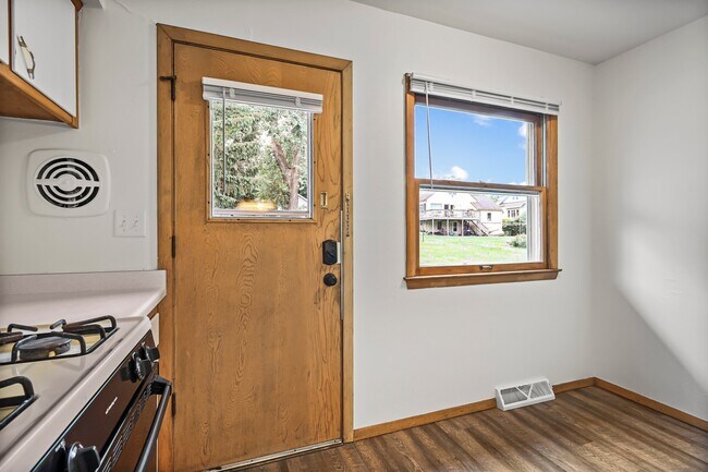 1424 E Main St, Watertown, WI 53094