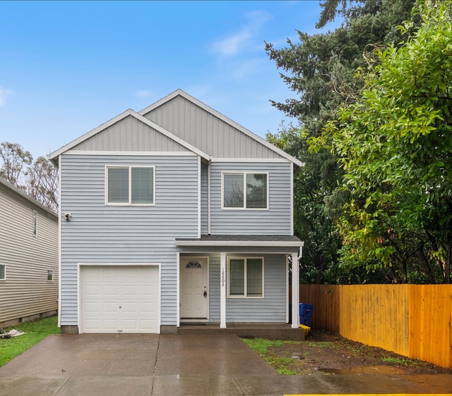 Building Photo - Beautiful 4bed/2.5bath - 1/2 OFF First months rent!