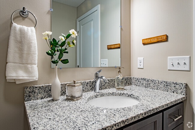 3BR, 1.5BA - 1320 sf