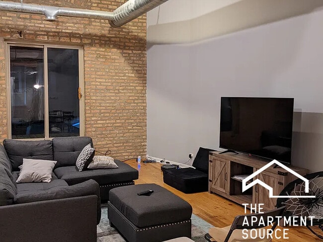 Building Photo - 1822 S Bishop St Unit 203 Rental