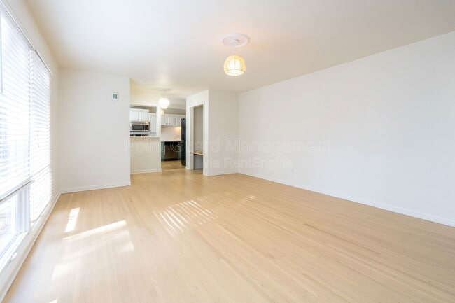 Photo - 6002 E 8th St N