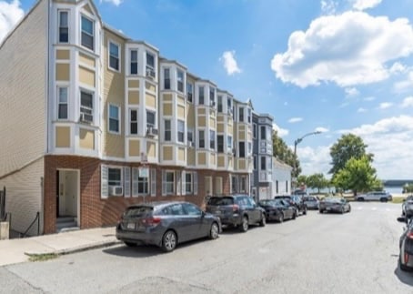 Building Photo - 204 H St Rental
