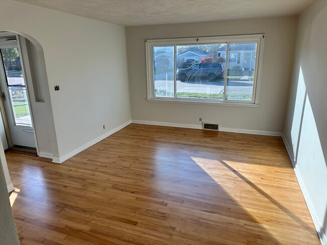 Photo - 1302 Kingston Ave