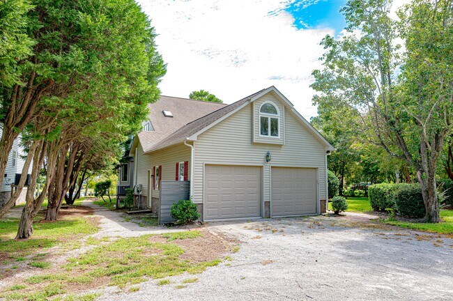 6118 Gondolier Dr