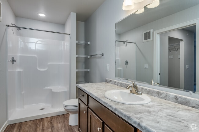 1 BR, 1 BA - 740SF