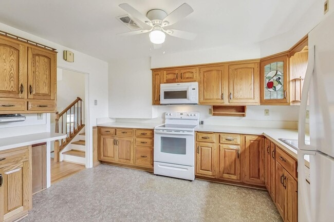 Photo - Fantastic in Frederick! Spacious 4 level Split -- 4 beds + 1 Full and 2 half baths