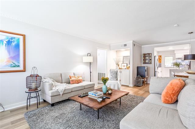 Building Photo - 7924 Royal Ln